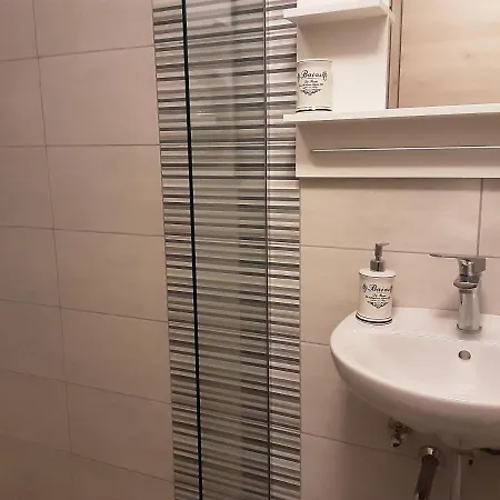 아파트 Barbi 블레드